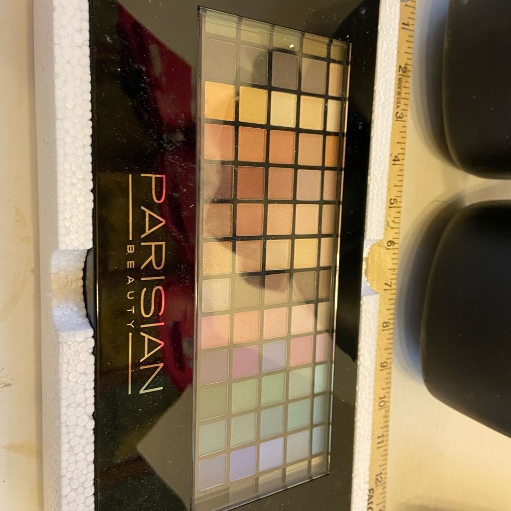 New Parisian‎ beauty make up pallet